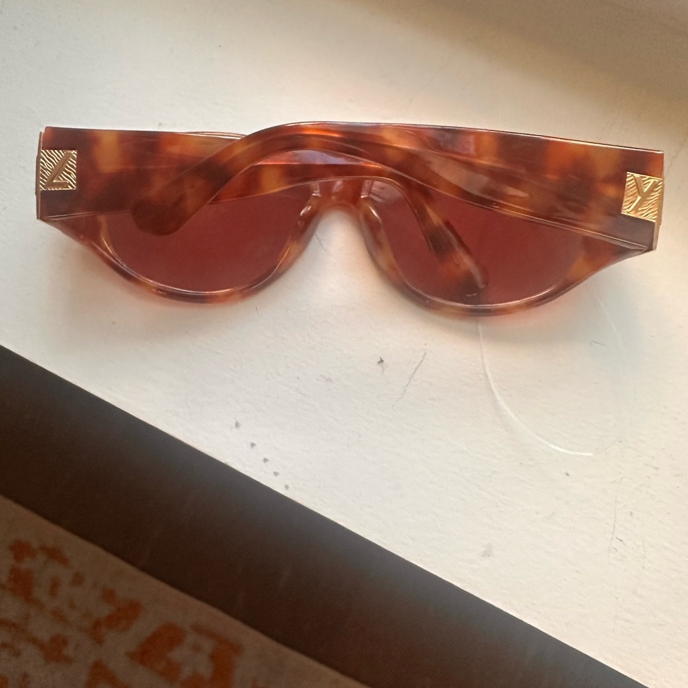 Yves Saint Laurent Sunglasses - Picture 5 of 5